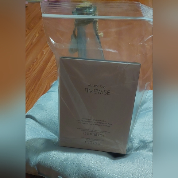 NEW Mary Kay TimeWise Microdermabrasion Set - Picture 5 of 5